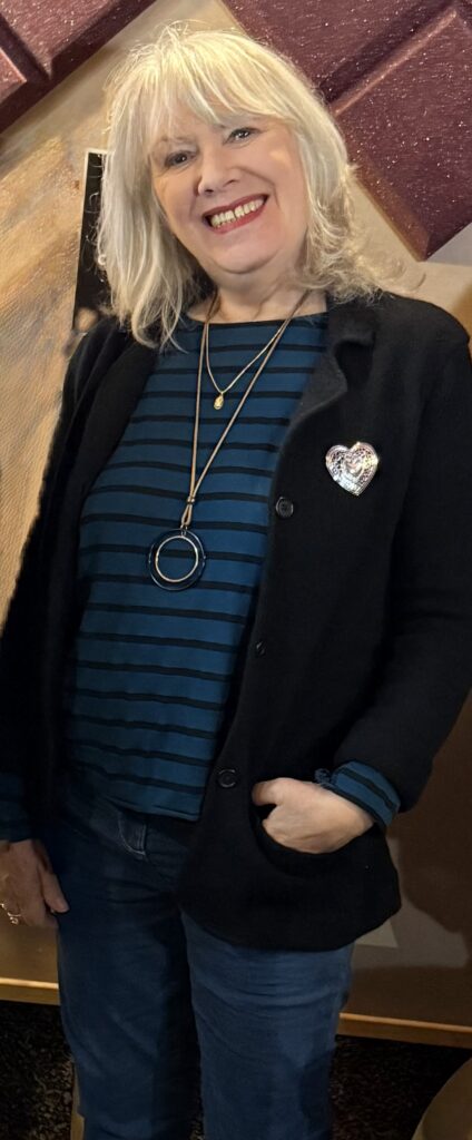 Photo de Pia Moustaki posant en mode portrait, Pia Moustaki nous soutient