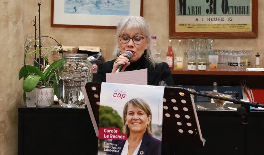 Pia Moustaki lit son poème Saint-Malo l’intense cité
